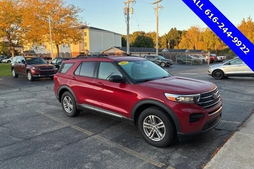 2021 Ford Explorer XLT photo 1