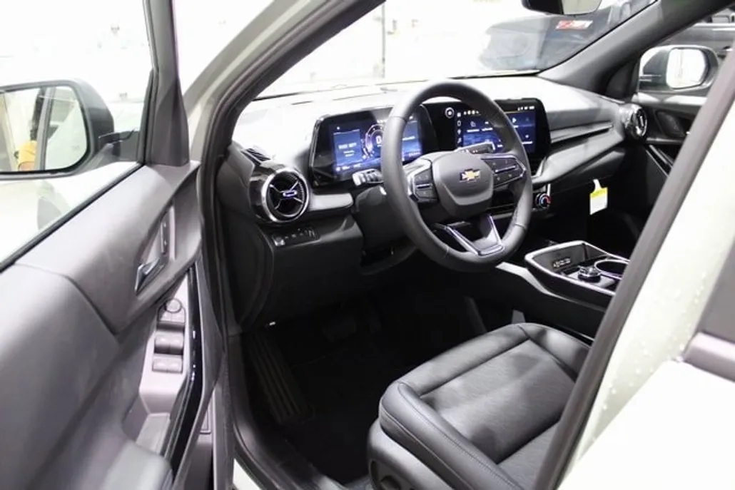 2026 Chevrolet Equinox LT photo 1