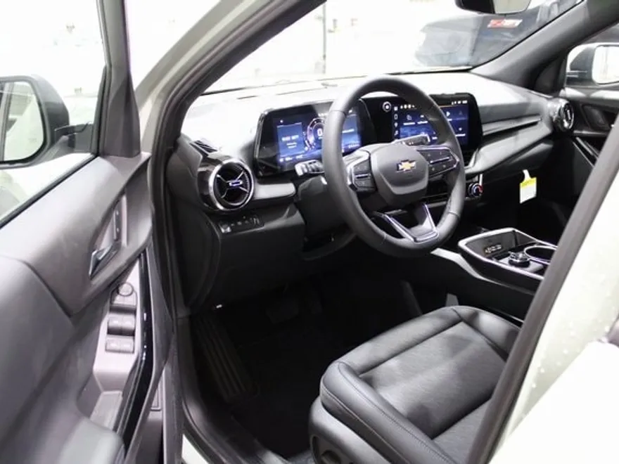 2026 Chevrolet Equinox LT photo 1