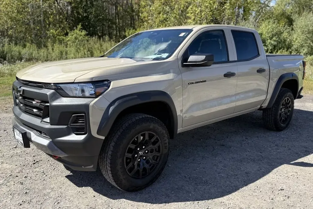 2024 Chevrolet Colorado Trail Boss photo 1