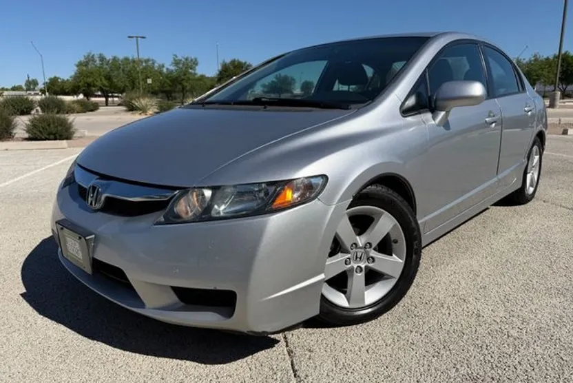 2010 Honda Civic photo 1