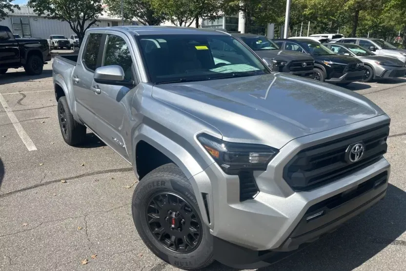 2025 Toyota Tacoma SR5 photo 1