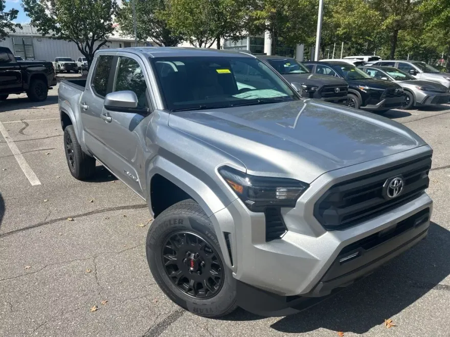 2025 Toyota Tacoma SR5 photo 1