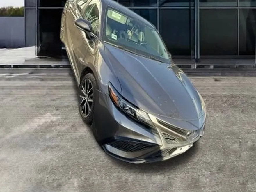 2022 Toyota Camry SE photo 1