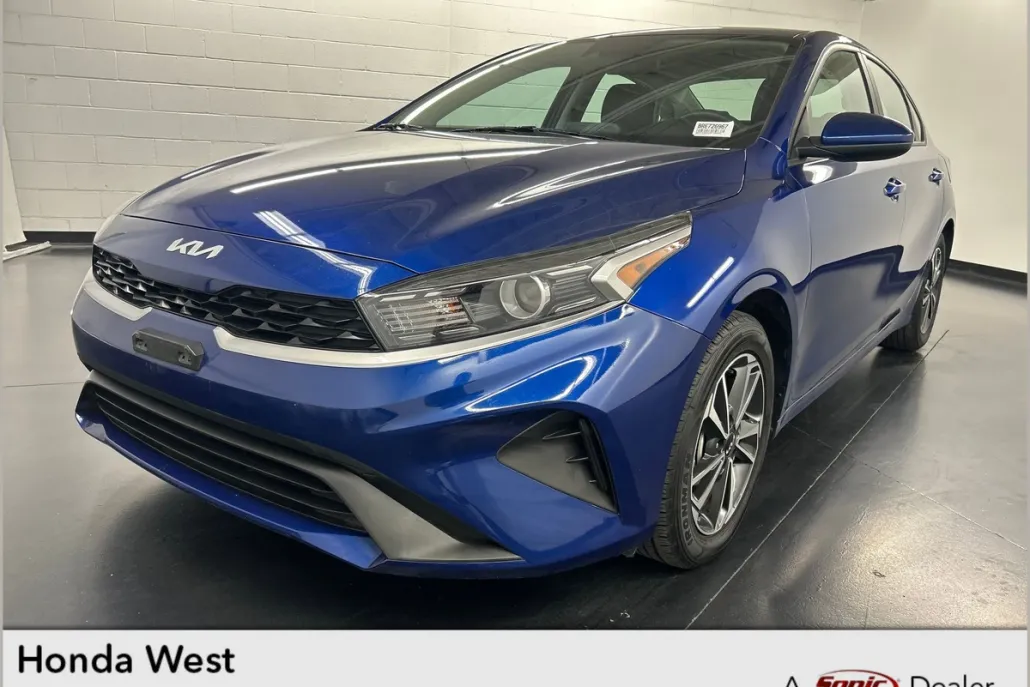2024 Kia Forte LXS photo 1