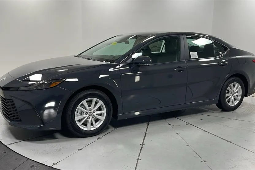 2025 Toyota Camry LE photo 1