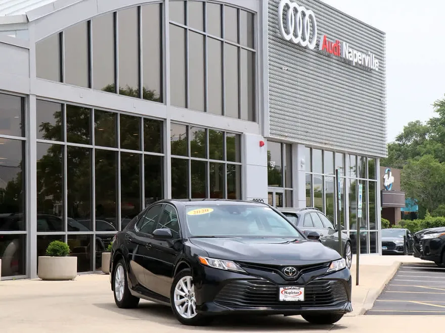 2020 Toyota Camry LE photo 1