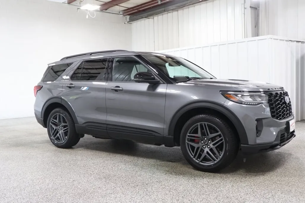 2025 Ford Explorer ST-Line photo 1