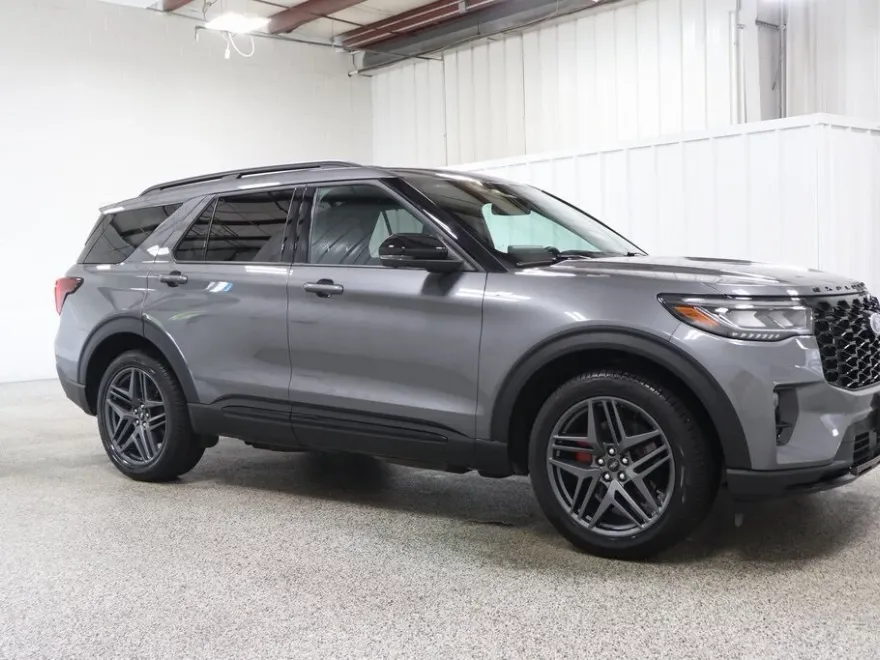 2025 Ford Explorer ST-Line photo 1