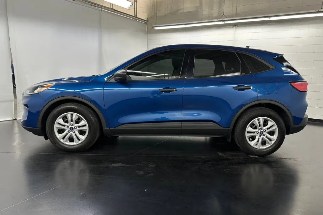 2022 Ford Escape S photo 1