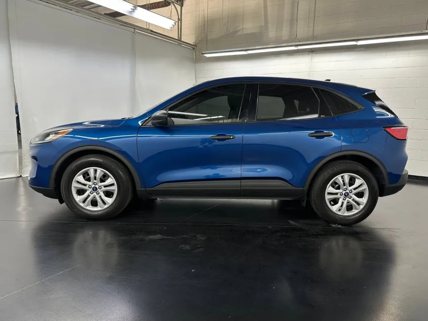 2022 Ford Escape S photo 1