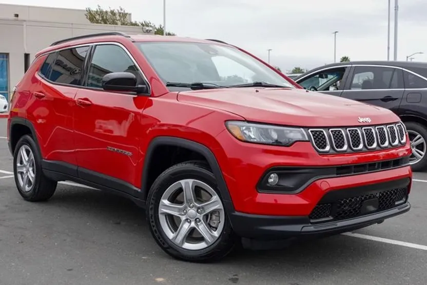 2024 Jeep Compass Latitude photo 1