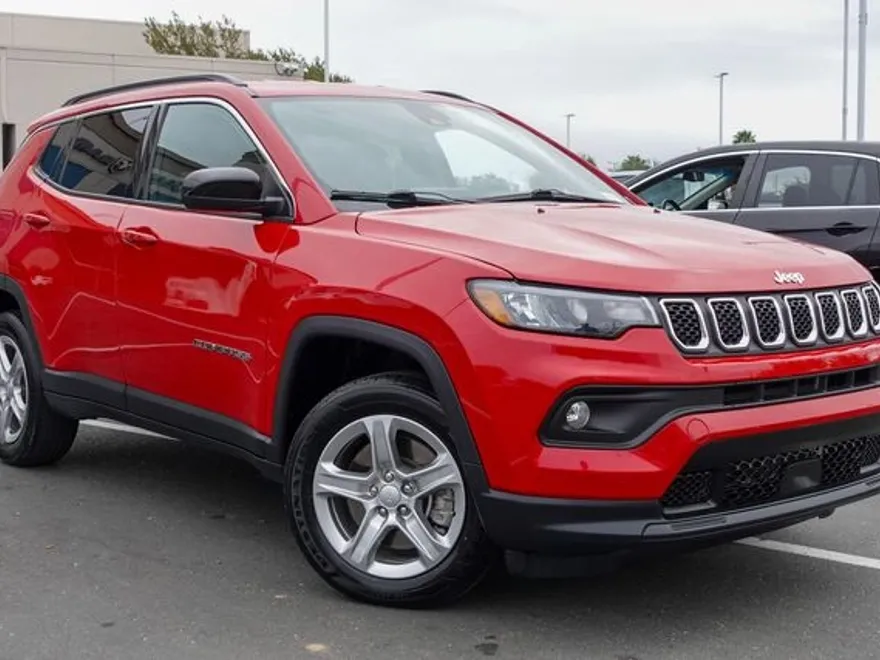 2024 Jeep Compass Latitude photo 1