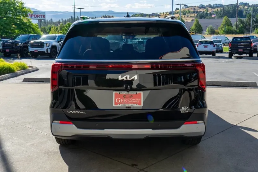 2026 Kia Carnival EX photo 1