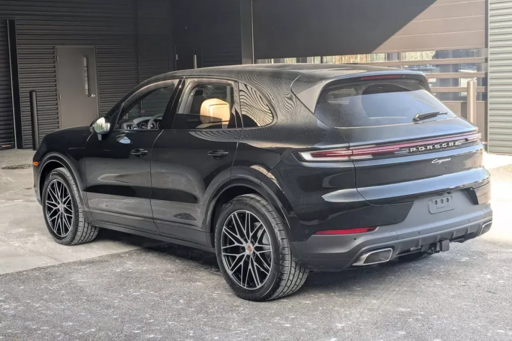 2025 Porsche Cayenne photo 1