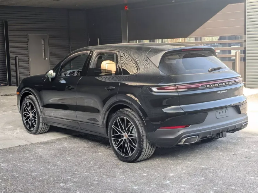 2025 Porsche Cayenne photo 1