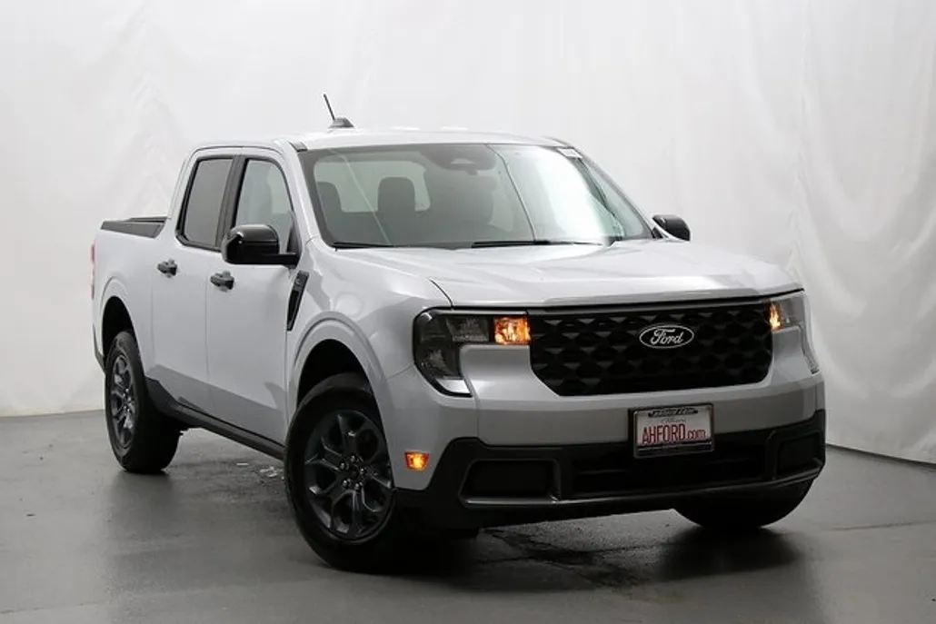 2025 Ford Maverick XLT photo 1
