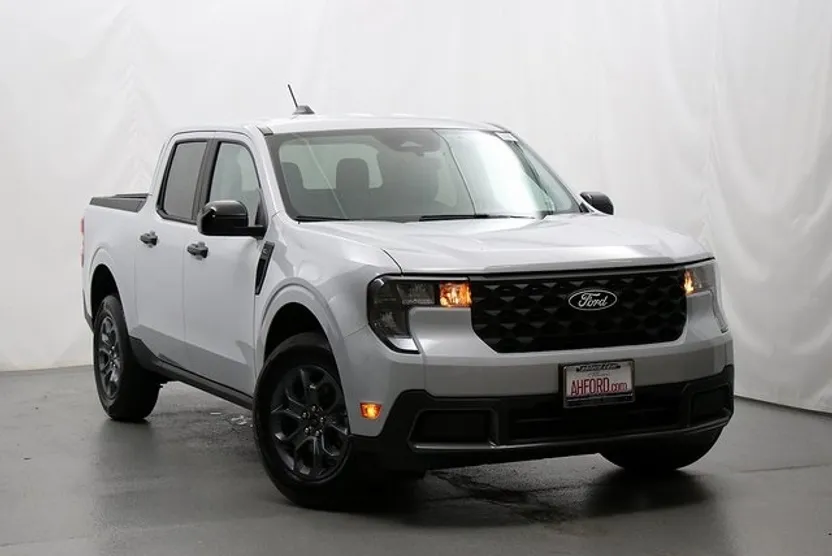 2025 Ford Maverick XLT photo 1