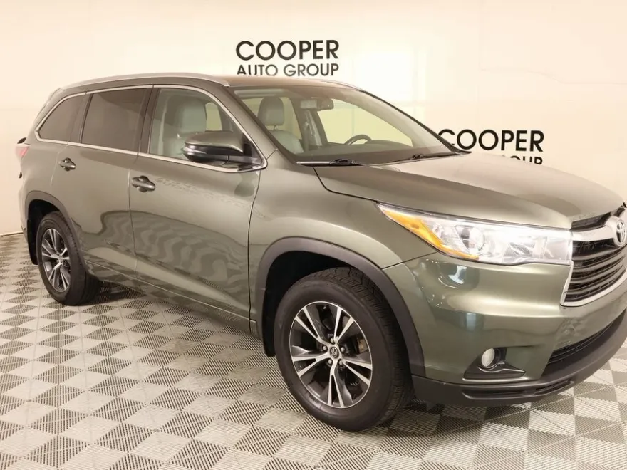 2016 Toyota Highlander XLE photo 1