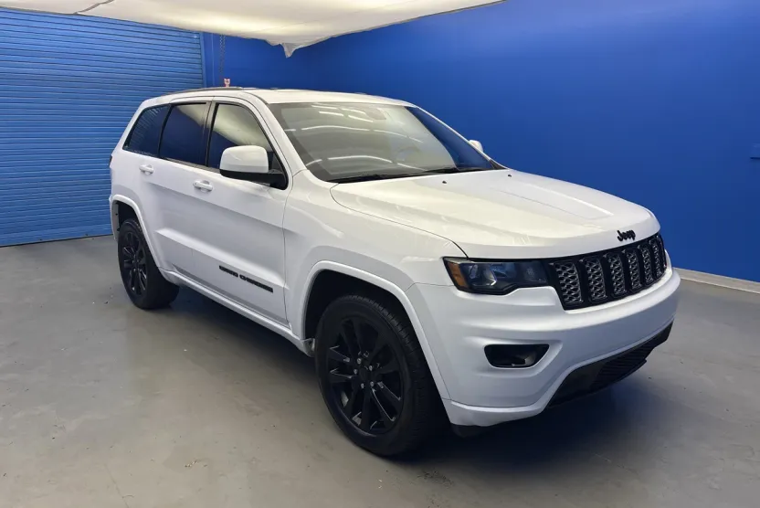 2019 Jeep Grand Cherokee Altitude photo 1