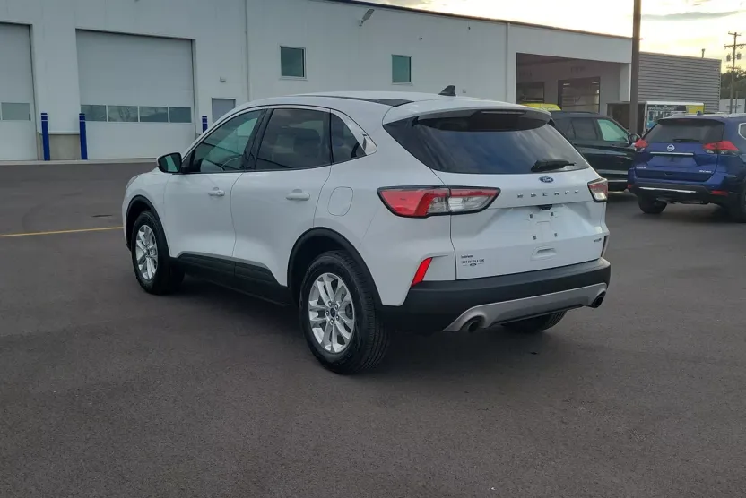 2020 Ford Escape SE photo 1