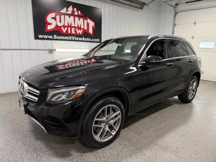 2018 Mercedes Benz GLC 300 4MATIC photo 1