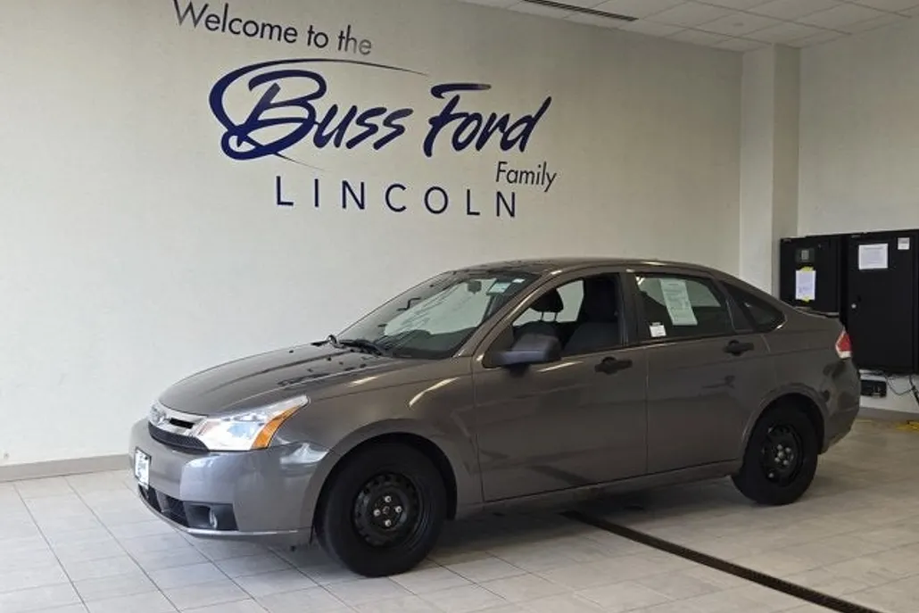 2010 Ford Focus SE photo 1
