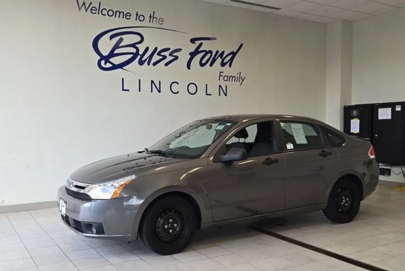 2010 Ford Focus SE photo 1