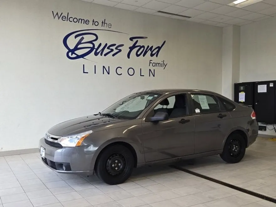 2010 Ford Focus SE photo 1