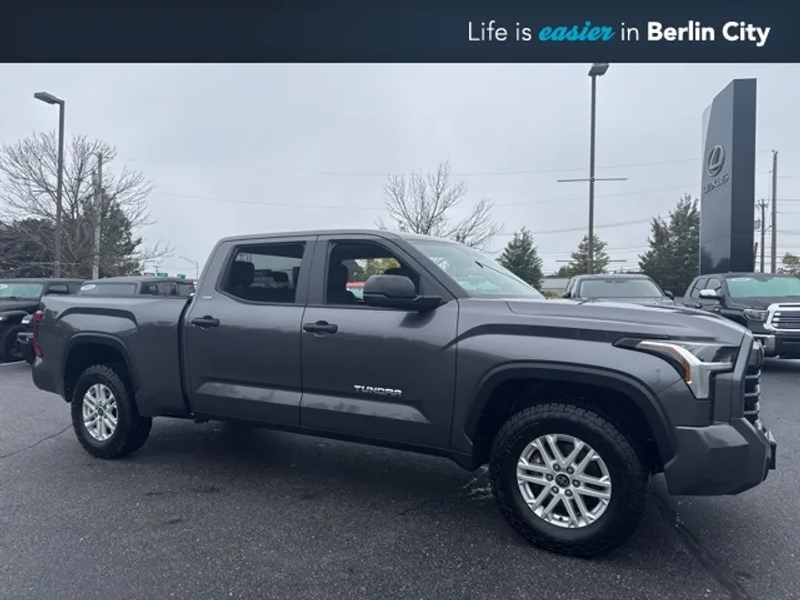 2022 Toyota Tundra SR5 photo 1