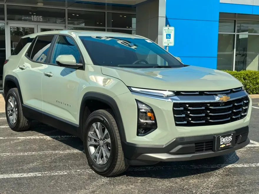 2026 Chevrolet Equinox LT photo 1