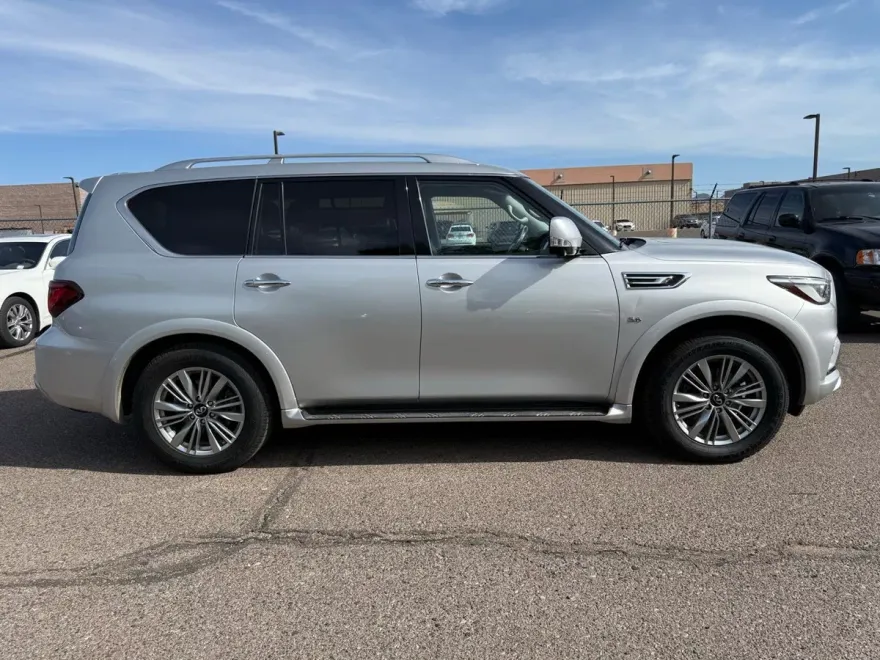 2020 Infiniti QX80 Luxe photo 1