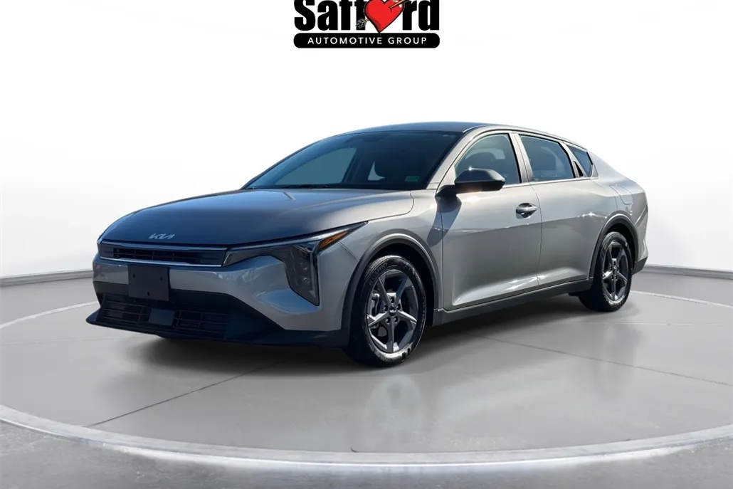 2025 Kia K4 LXS photo 1