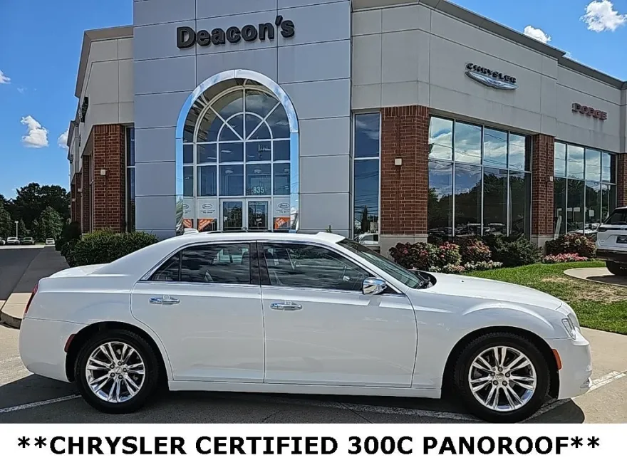 2015 Chrysler 300 C photo 1