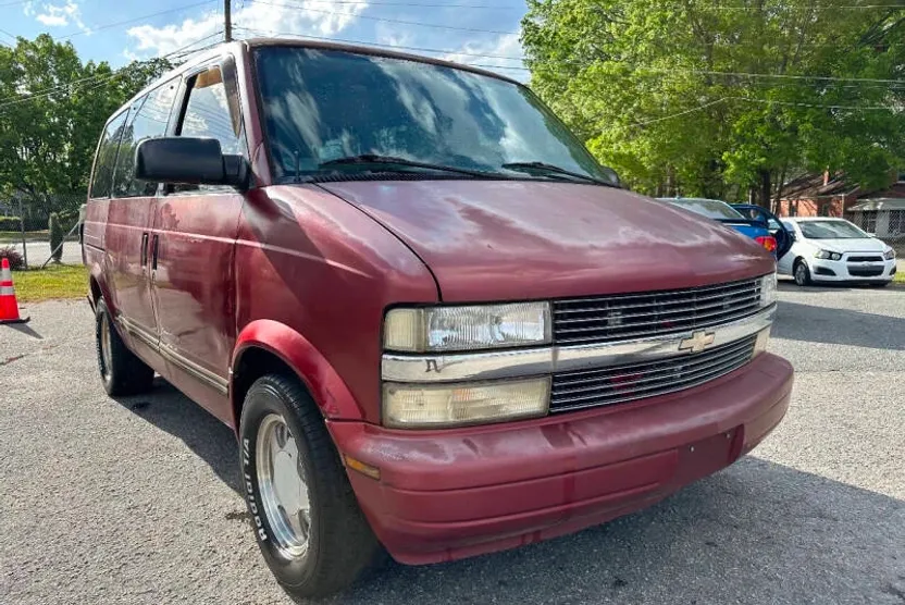 1995 Chevrolet Astro LT photo 1