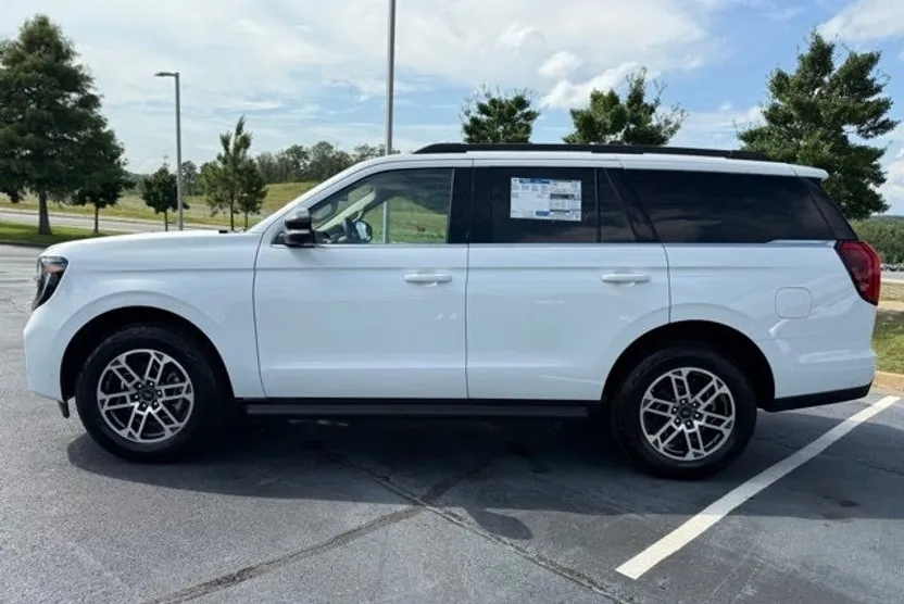 2025 Ford Expedition photo 1