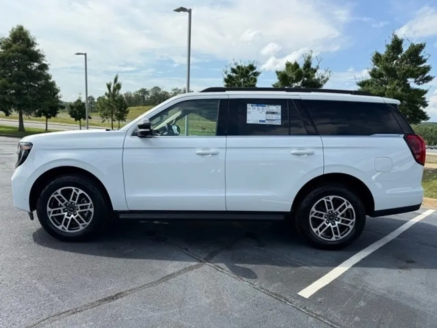 2025 Ford Expedition photo 1