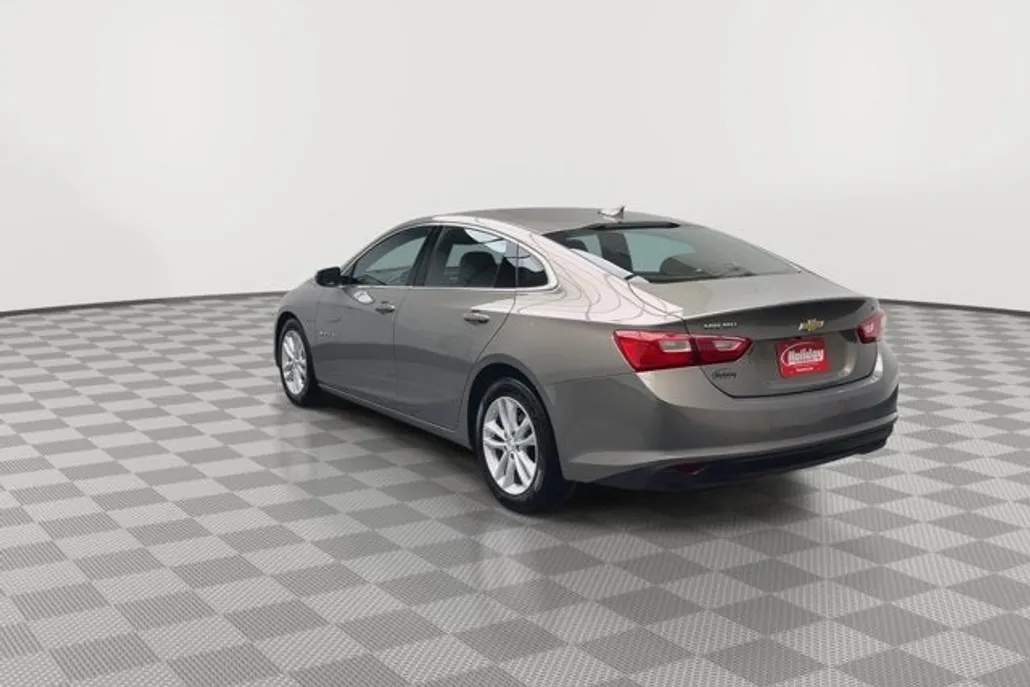 2018 Chevrolet Malibu 1LT photo 1