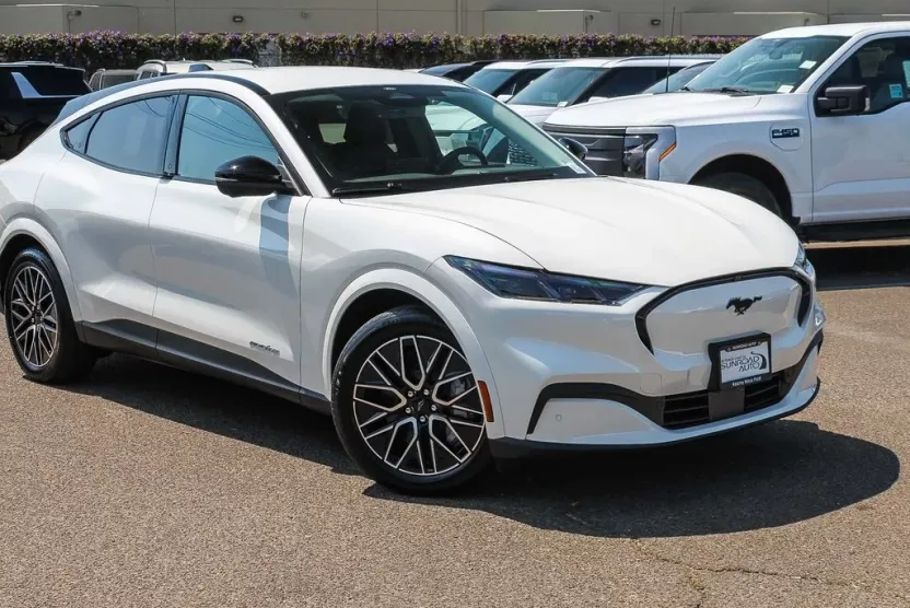 2025 Ford Mustang Mach-E Premium photo 1