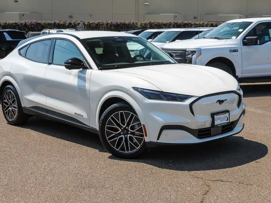 2025 Ford Mustang Mach-E Premium photo 1