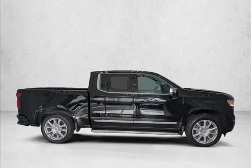 2024 Chevrolet Silverado 1500 High Country photo 1