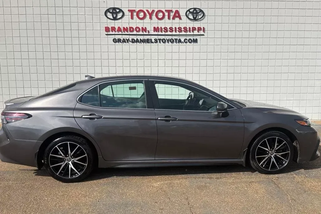 2023 Toyota Camry SE photo 1