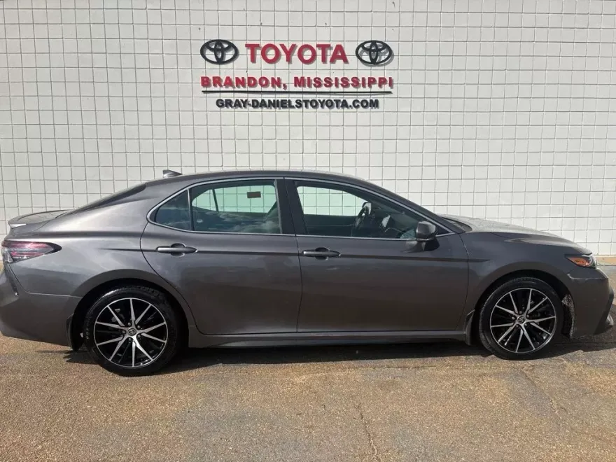 2023 Toyota Camry SE photo 1