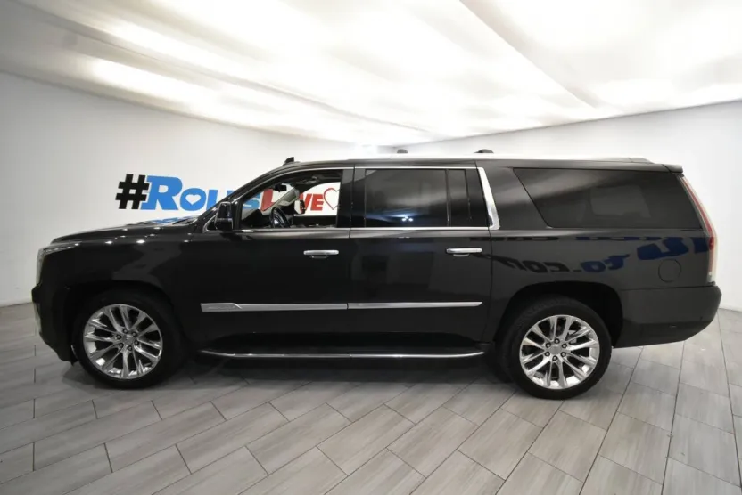2019 Cadillac Escalade ESV Luxury photo 1