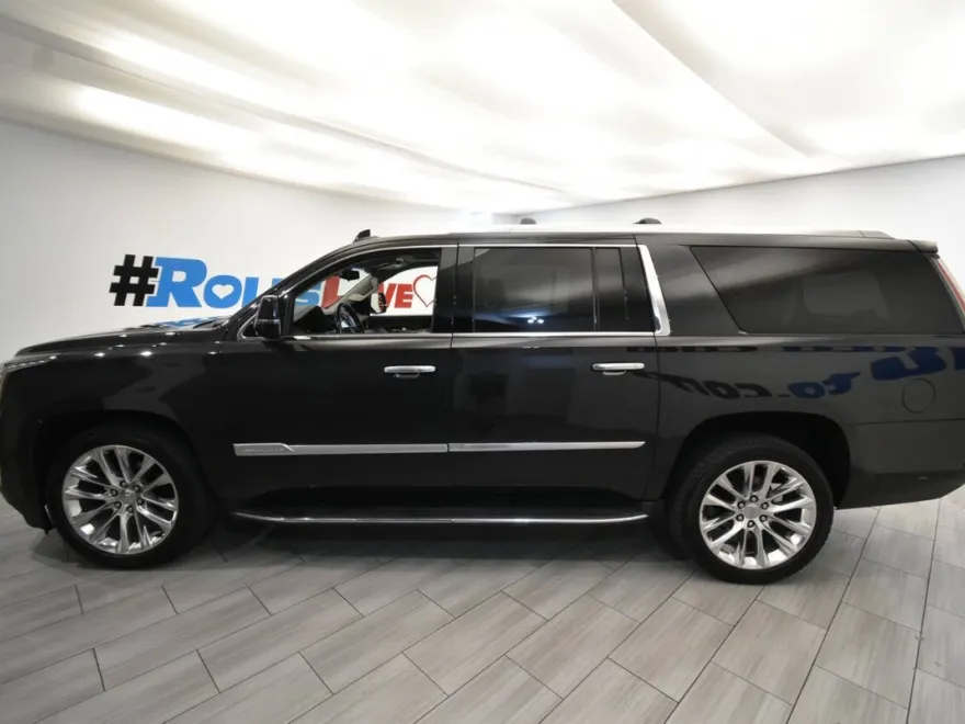 2019 Cadillac Escalade ESV Luxury photo 1