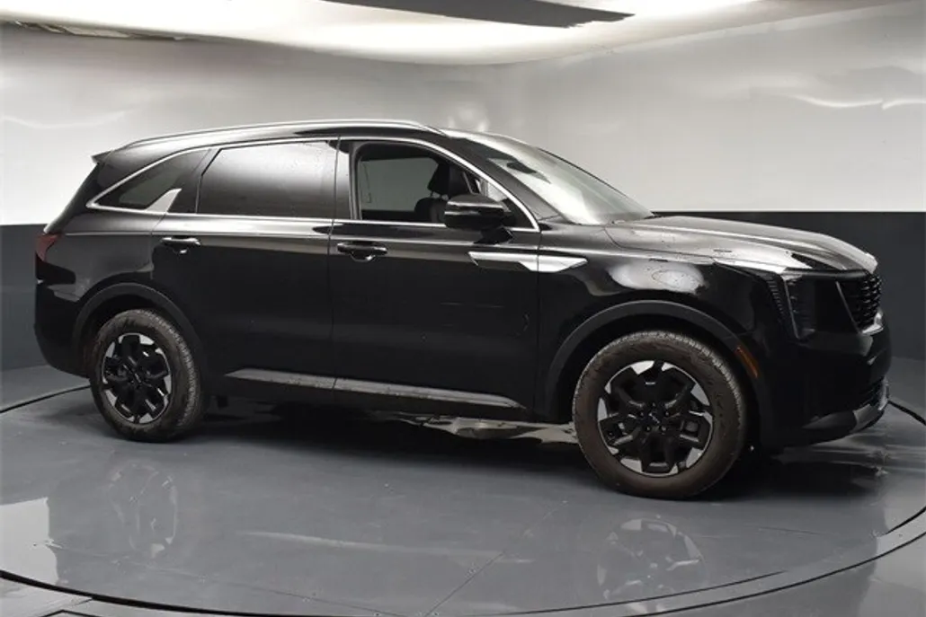 2025 Kia Sorento S photo 1