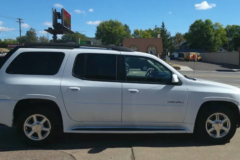 2005 Gmc Envoy XL Denali photo 1