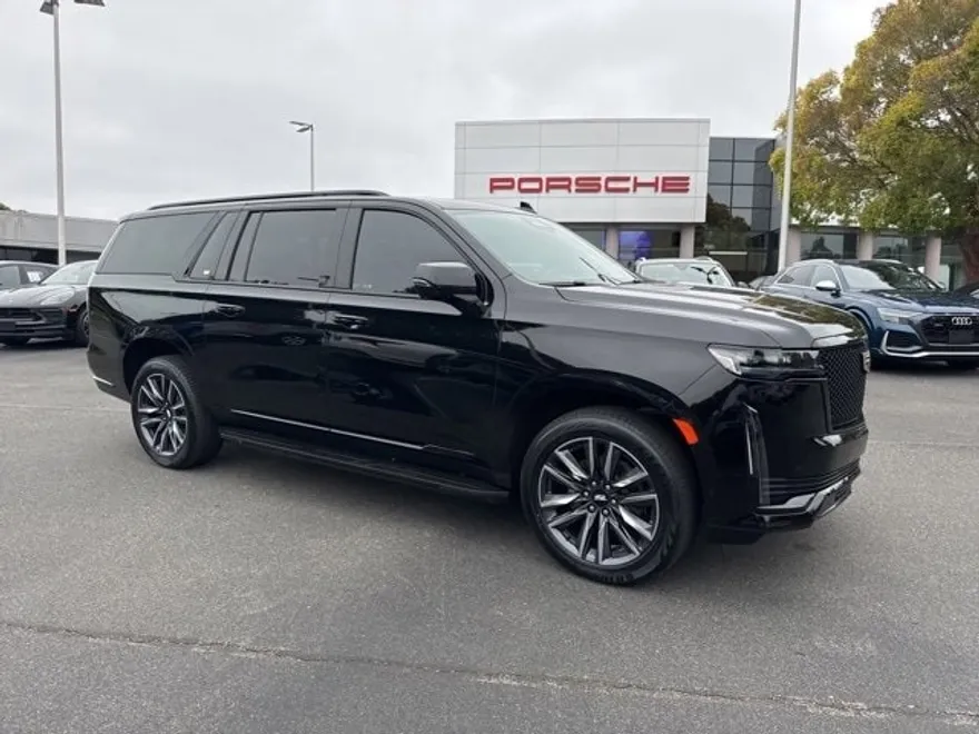 2023 Cadillac Escalade ESV Sport photo 1