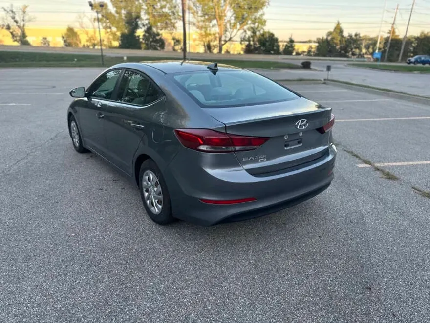 2017 Hyundai Elantra SE photo 1