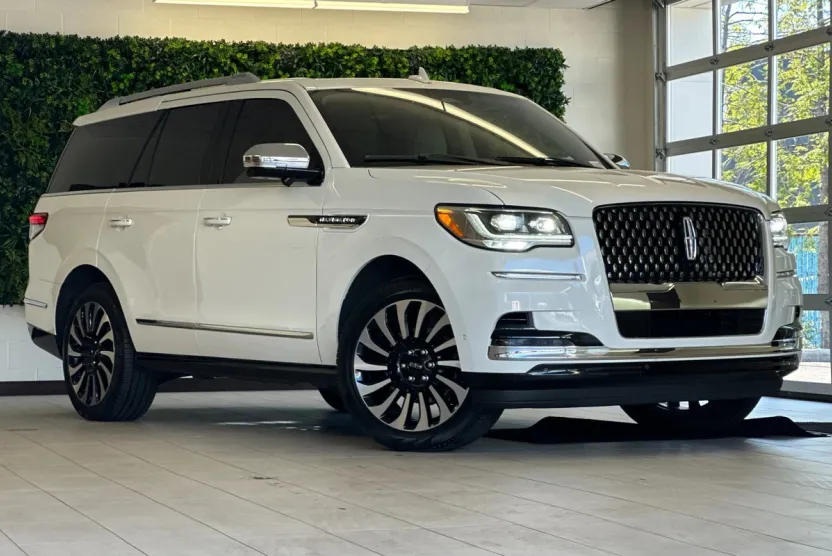 2023 Lincoln Navigator Black Label photo 1